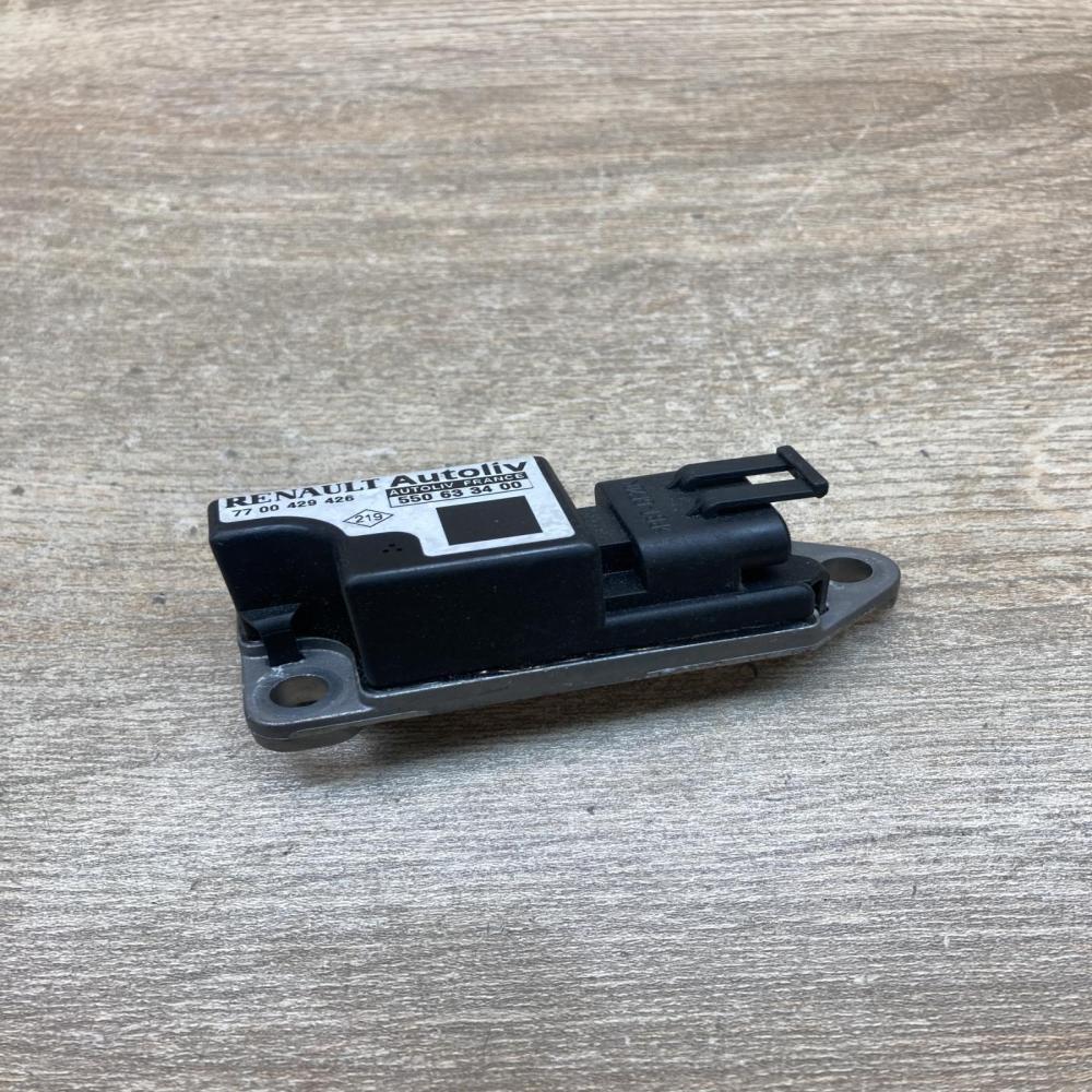 7700429426 550633400  Airbag deployment crash/impact sensor Renault Scenic I