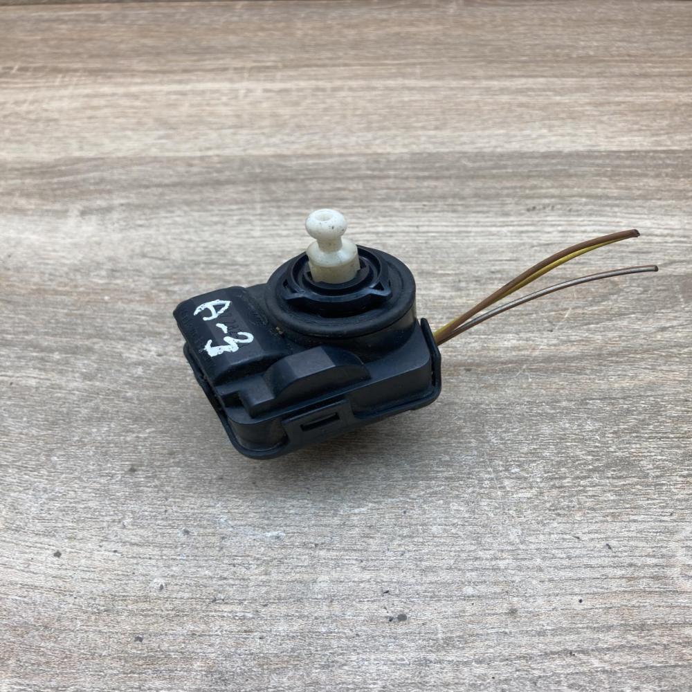 8L0941295   Headlight level adjustment motor Audi A3 S3 8L
