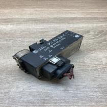 357919506D 898722000  Coolant fan relay Volkswagen PASSAT B4