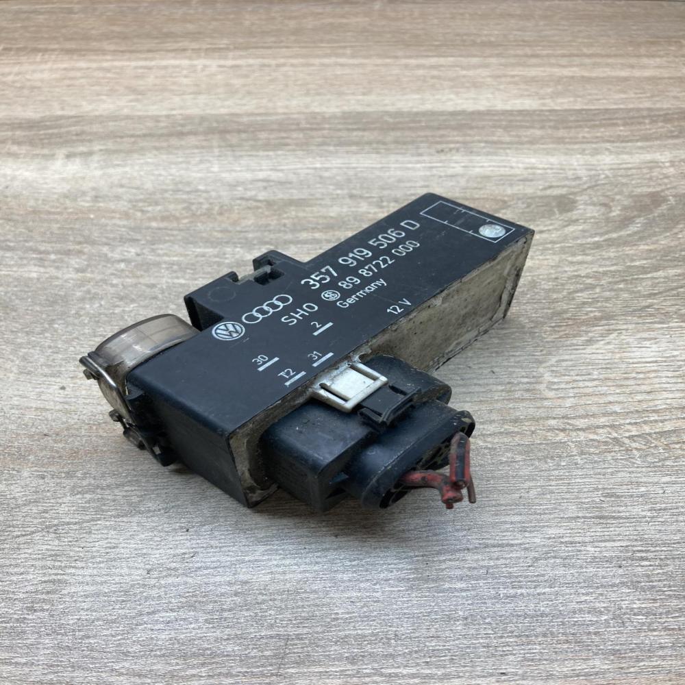 357919506D 898722000  Coolant fan relay Volkswagen PASSAT B4