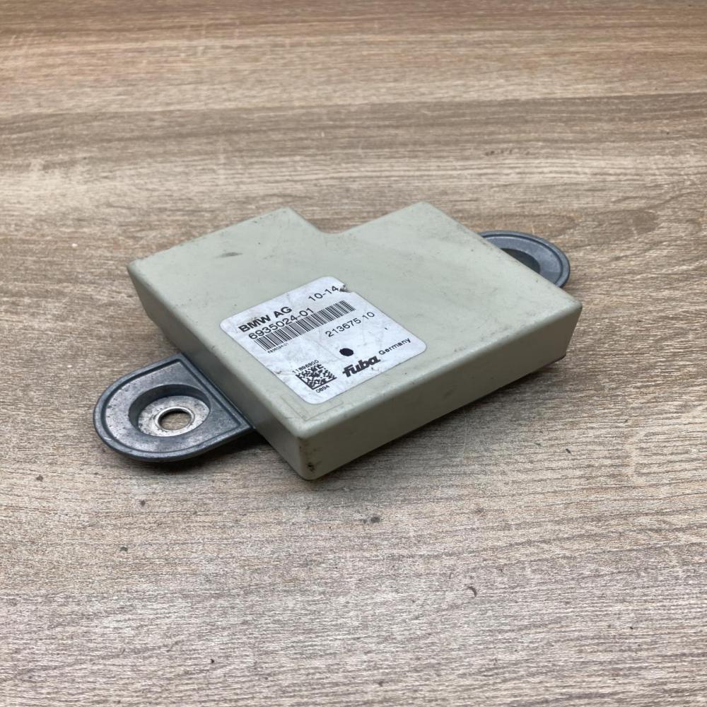 6935024 213675 10  Aerial antenna amplifier BMW 5 E60 E61
