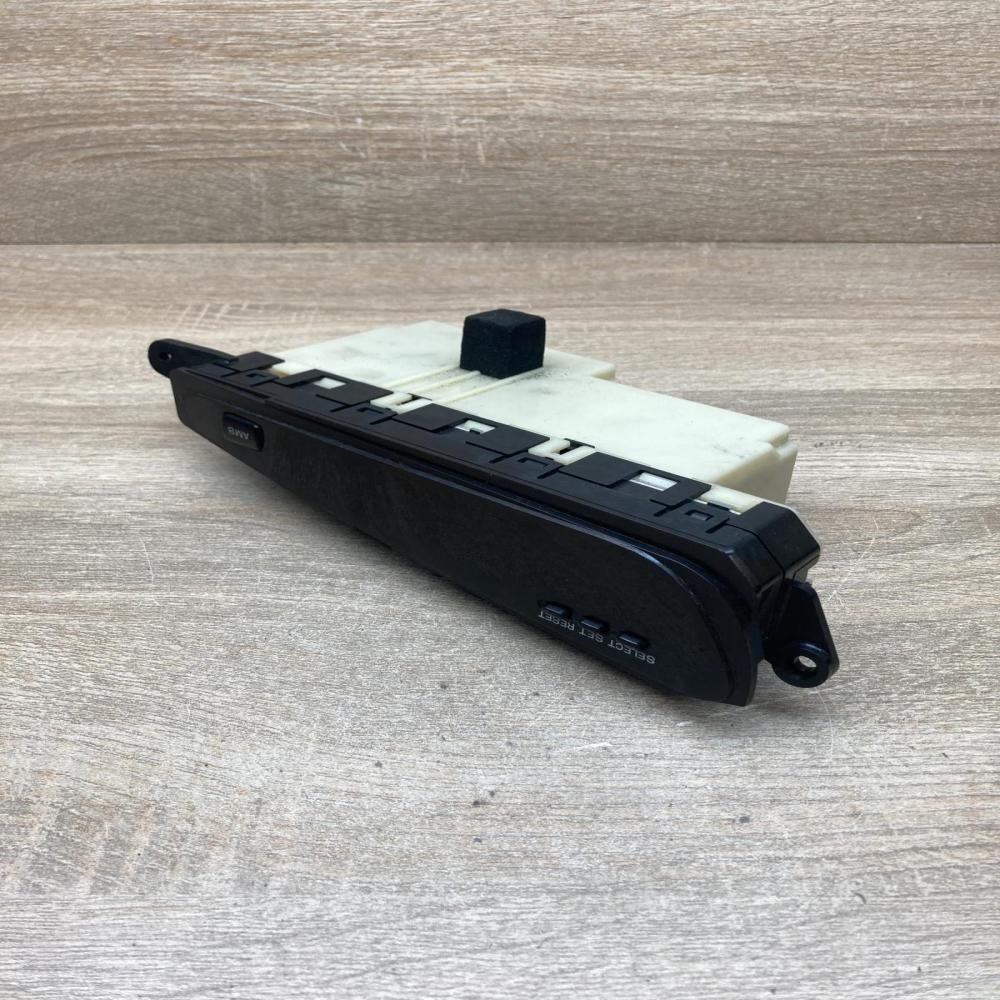 457990 3300   Screen/display/small screen Mazda Xedos 9