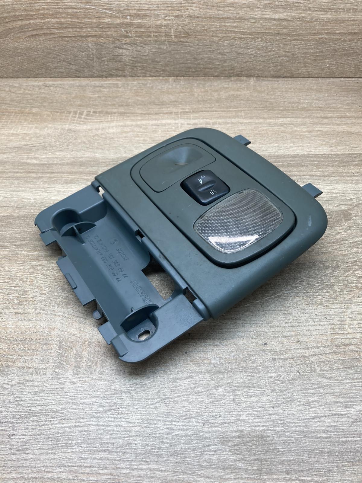 93176210 7700838455  Front seat light Renault Scenic I
