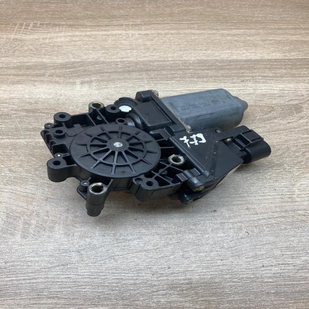 4B0959801B 05071975  Rear door window regulator motor Audi A6 S6 C5 4B