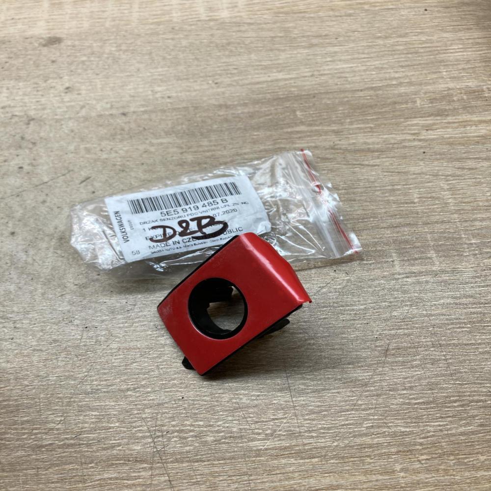 5E5919485B   Rear parking sensor holder (PDC) Skoda Octavia Mk3 (5E)