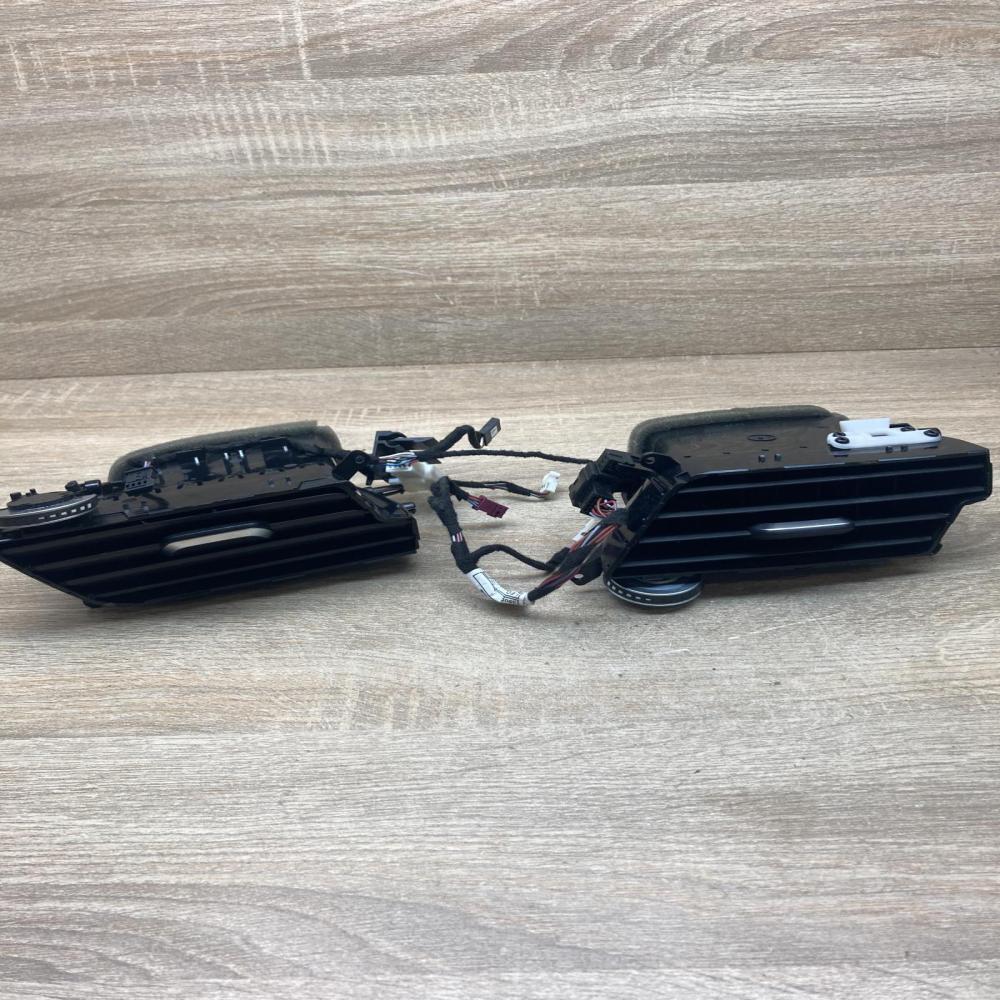 9329955 168281 10  Dash center air vent grill BMW 7 G11 G12