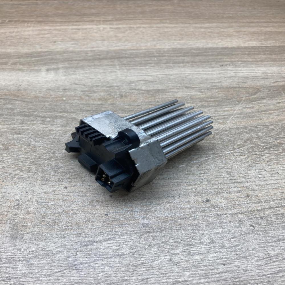 6920365 5HL008436  Heater blower motor/fan resistor BMW 3 E46