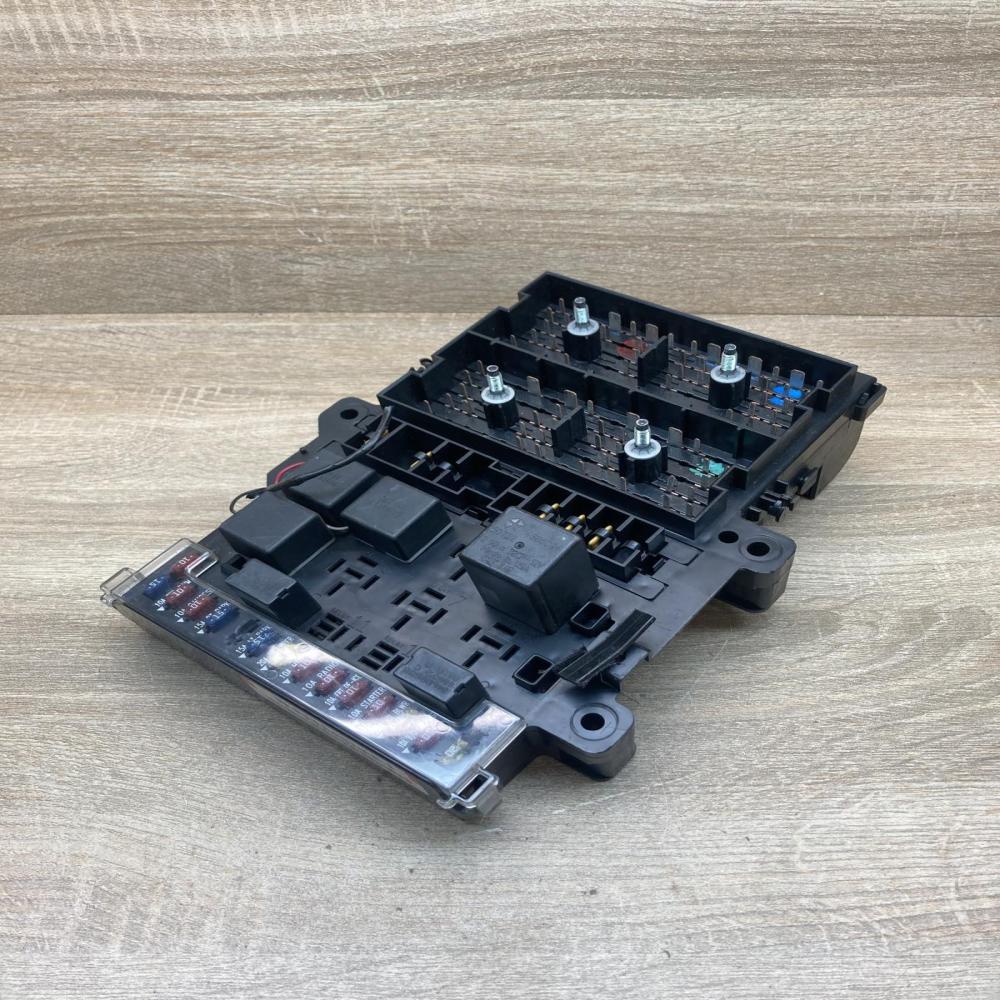 P04707994AE 04707994AE  Fuse module Chrysler Voyager