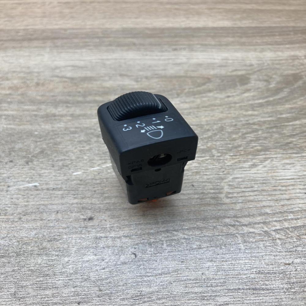 4410775   Headlight level height control switch Saab 9-3 Ver1
