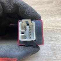 MB852268 051500 2211  Central locking relay Mitsubishi Colt