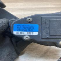 8D1723523G   Accelerator throttle pedal Volkswagen PASSAT B5