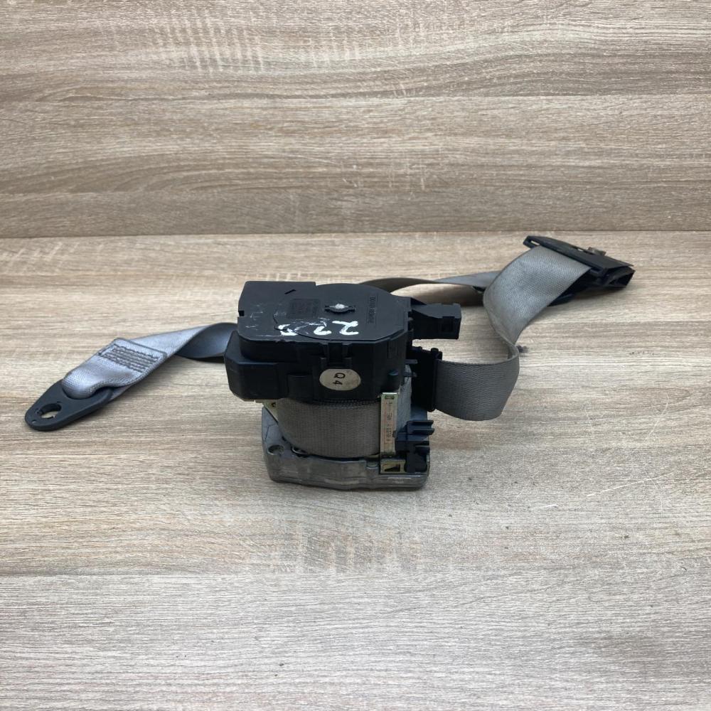2208600185   Front seatbelt Mercedes-Benz S W220