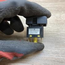 09134506 501776  Windscreen/window heater switch Opel Vectra B