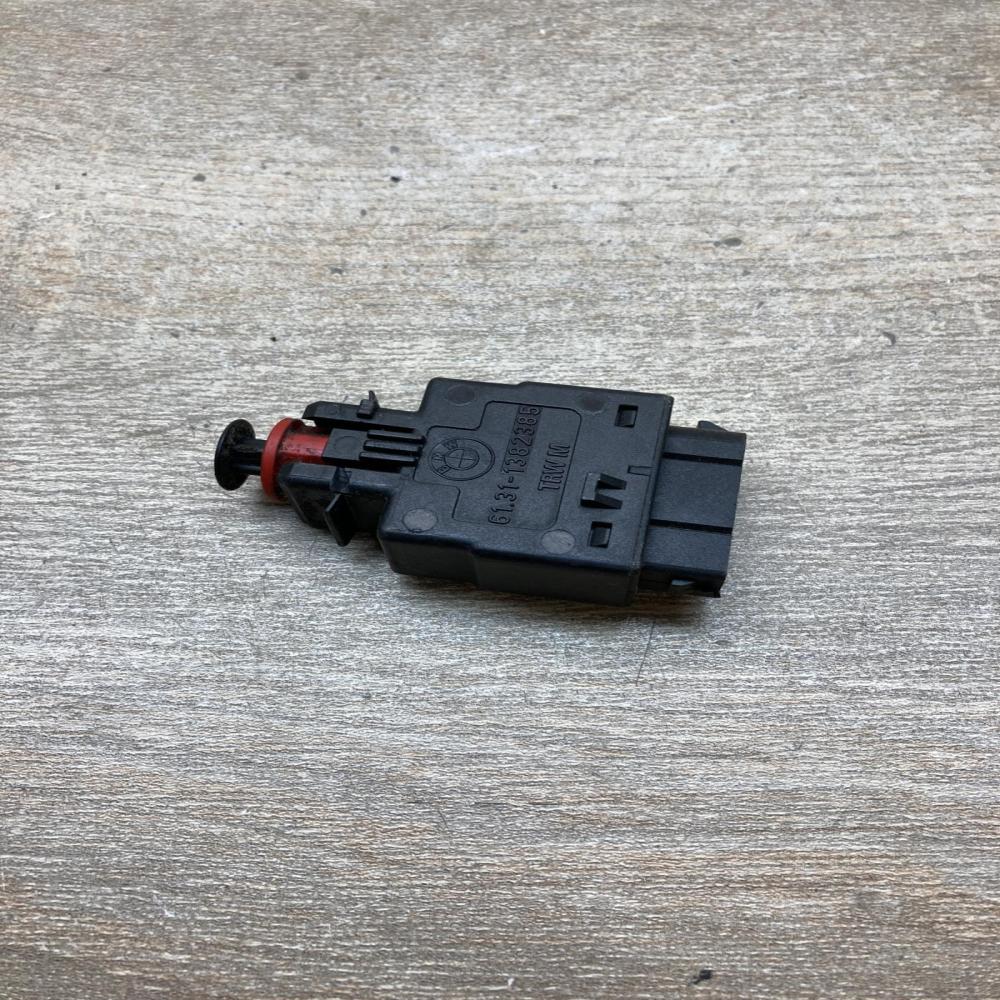 1382385   Brake pedal sensor switch BMW 7 E32