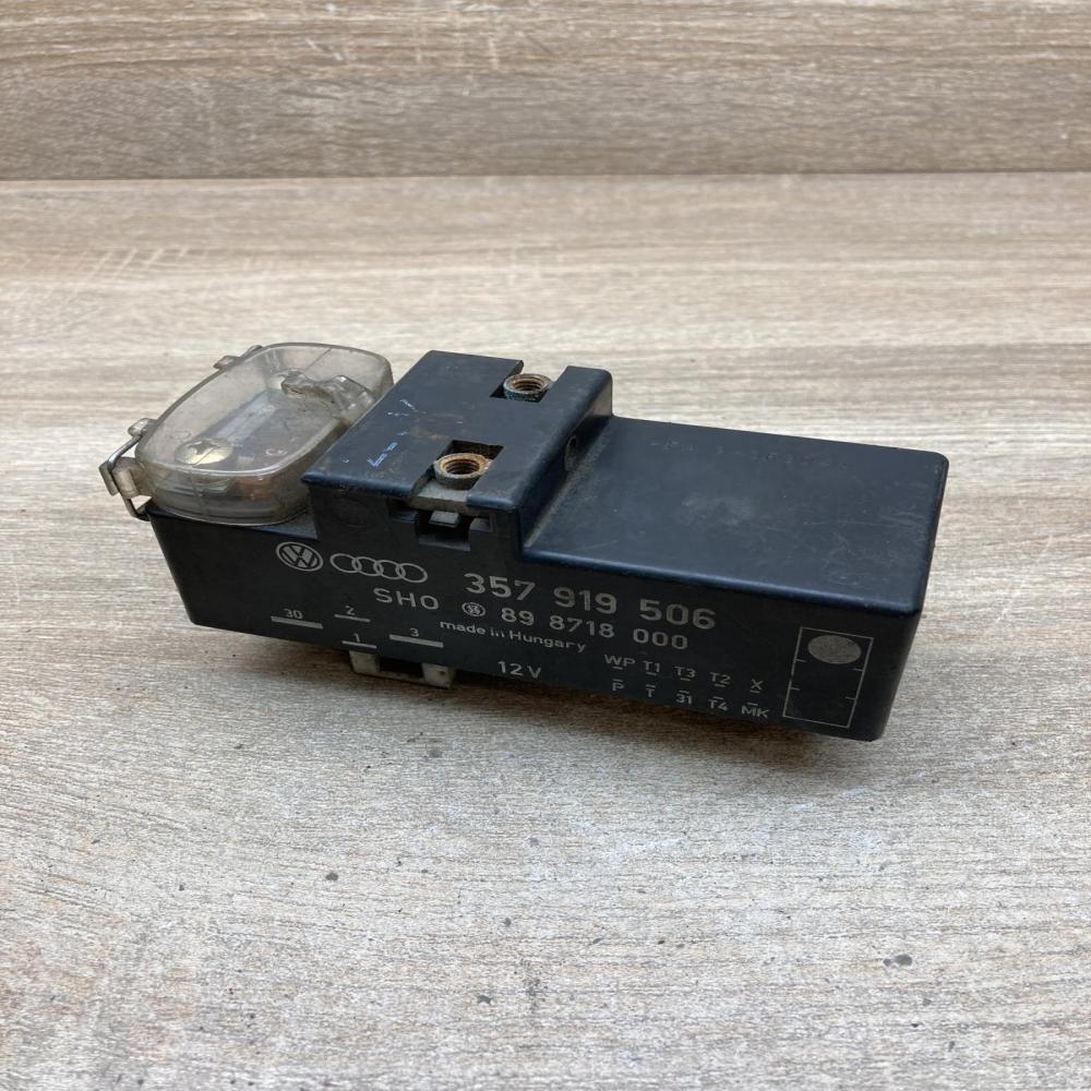 357919506 898718000  Glow plug pre-heat relay Volkswagen Golf III