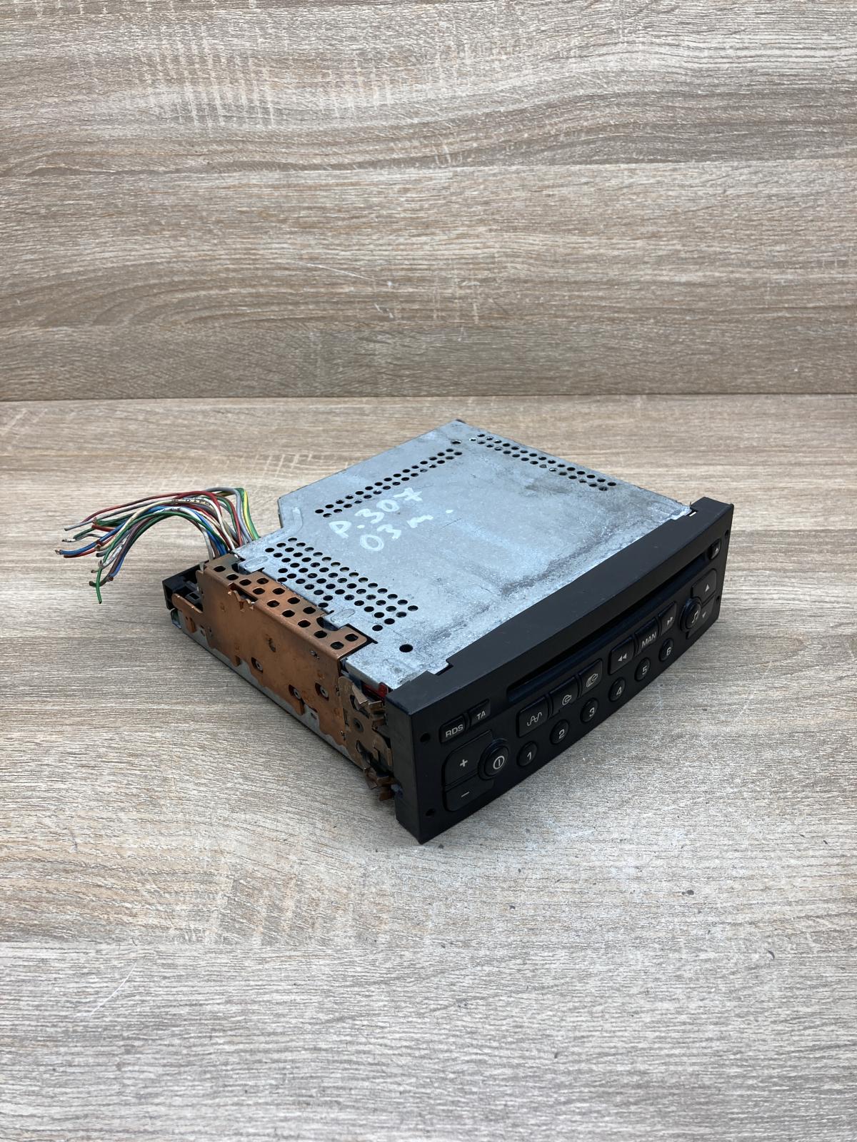 96488013XT 0101817  Radio/CD/DVD/GPS head unit Peugeot 307