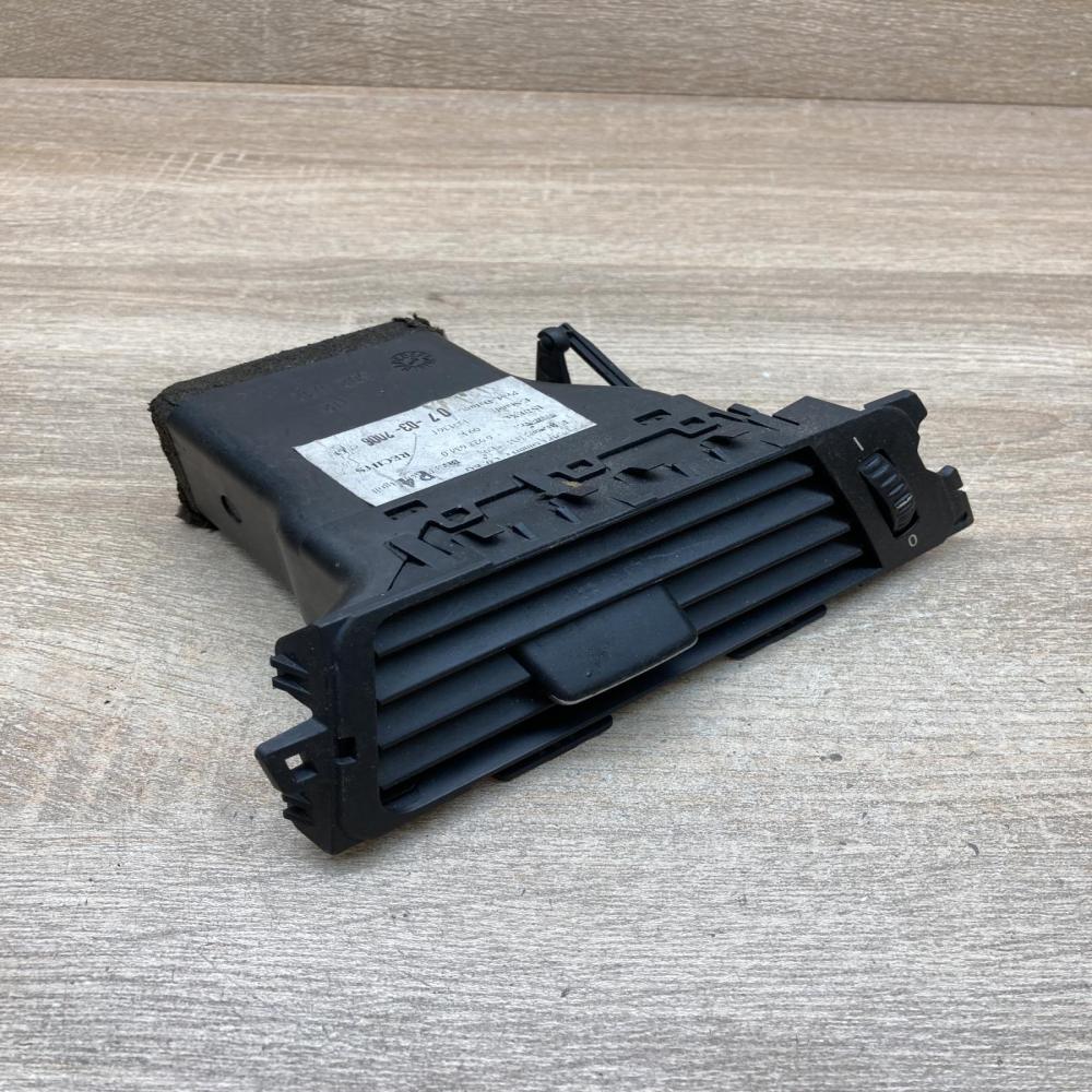 6922634 144821  Dashboard side air vent grill/cover trim BMW 3 E90 E91