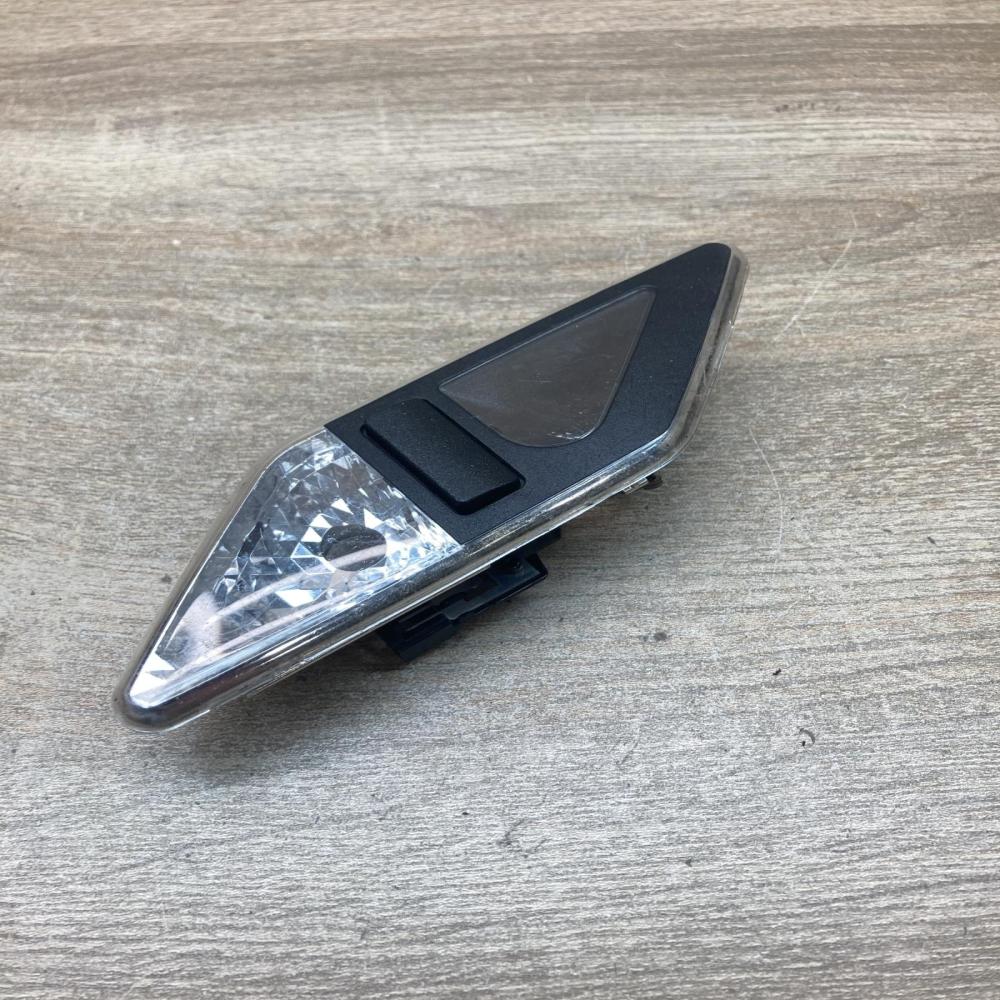 8375586   Rear seat light BMW 3 E46