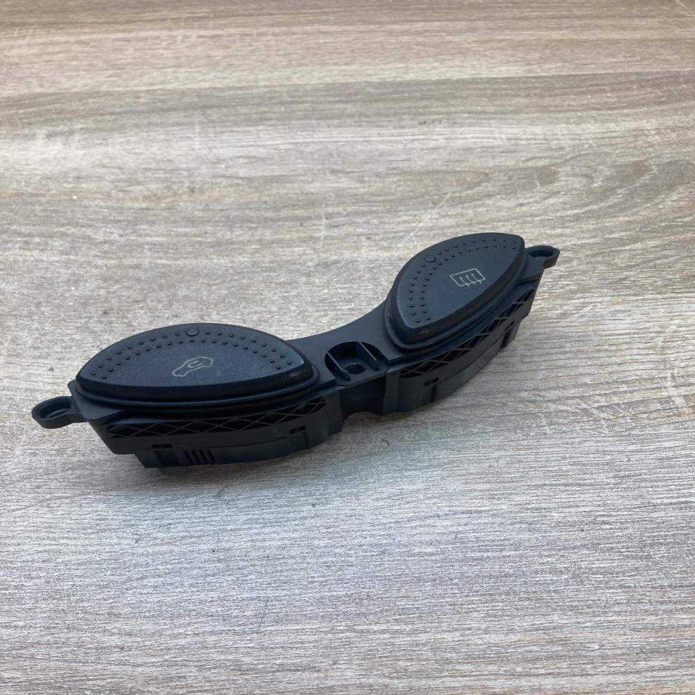 98AG180621AB   Windscreen/window heater switch Ford Focus