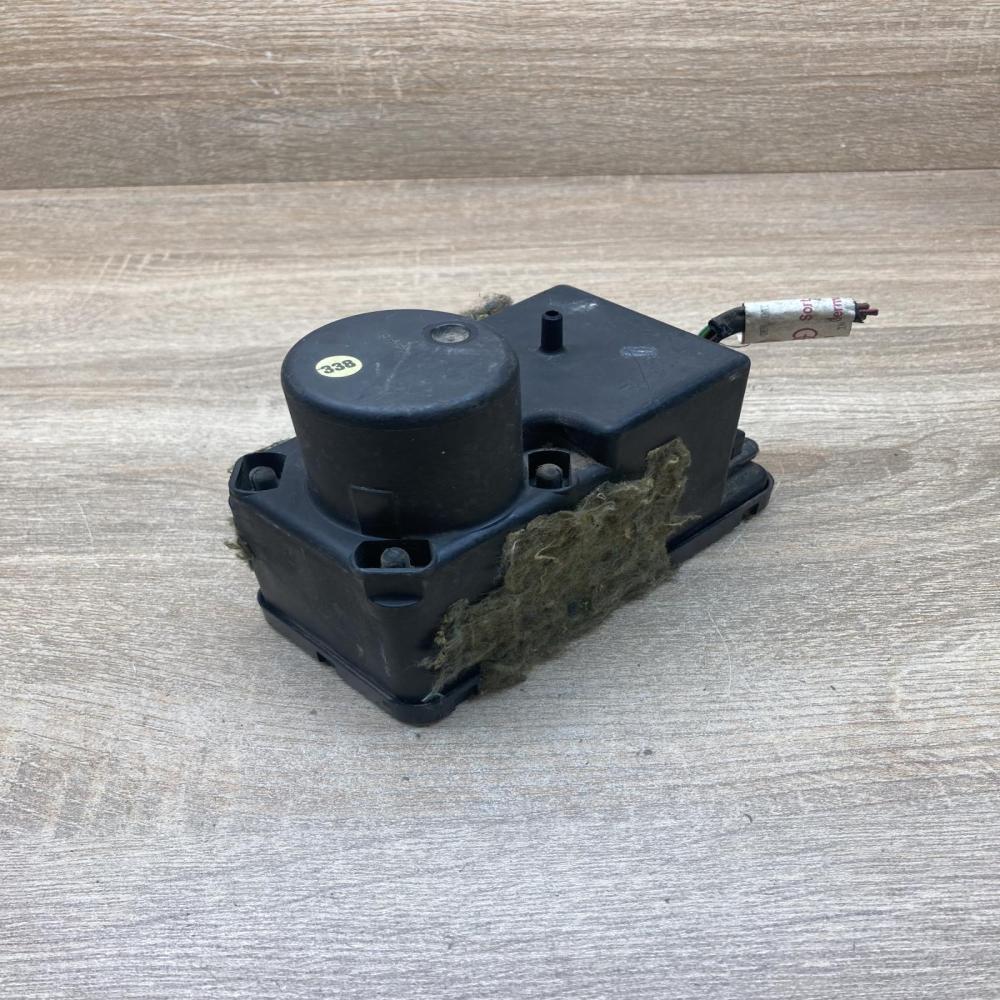 443862257D   Central locking vacuum pump Audi 80 90 S2 B4