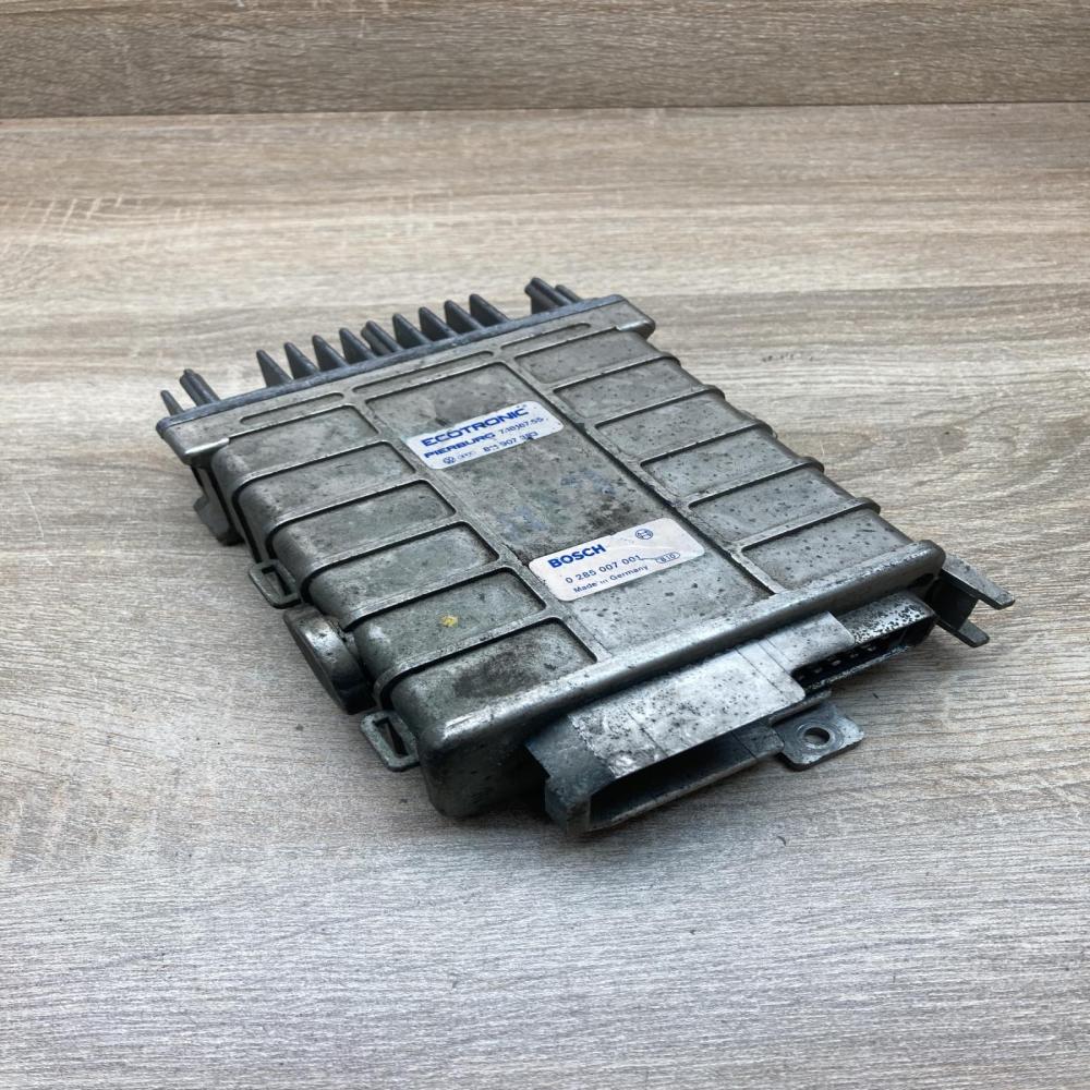 811907383 0285007001  Engine control unit/module ECU Volkswagen Golf II