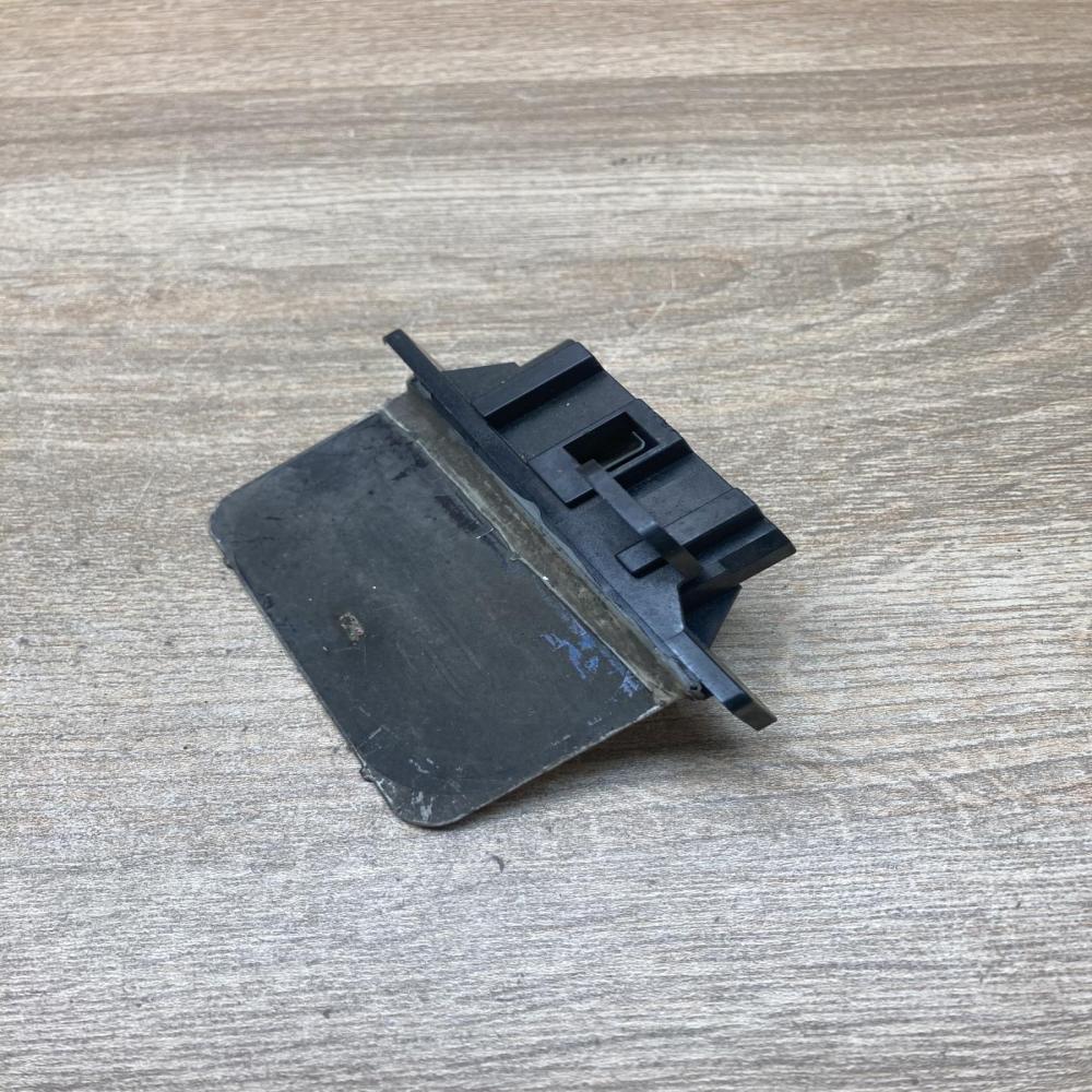 6227E57 84840  Heater blower motor/fan resistor Mazda 323 F