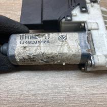 1J4959812A   Rear door window regulator motor Volkswagen Golf IV