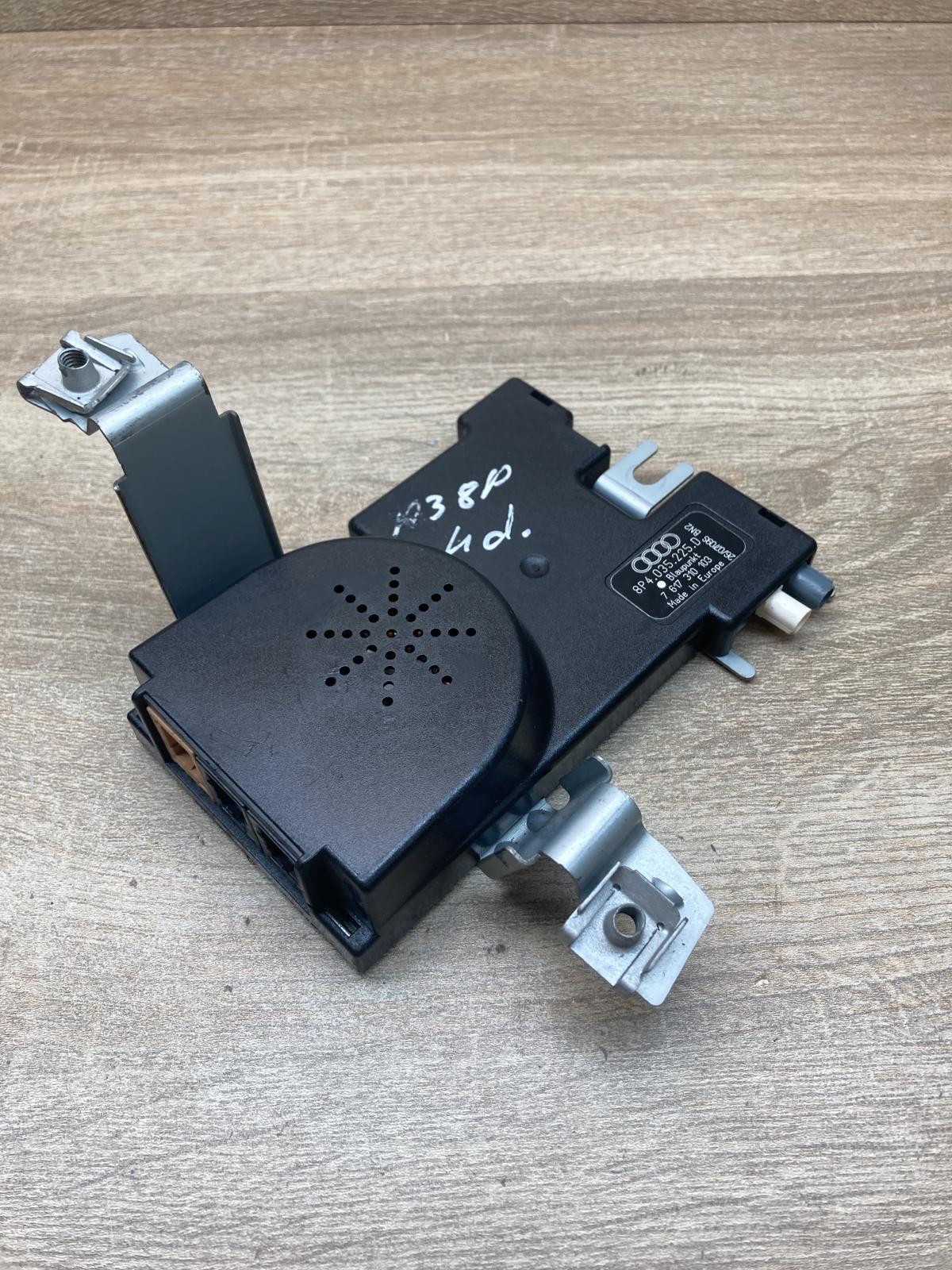 8P4035225D 7617310103  Aerial antenna amplifier Audi A3 S3 8P