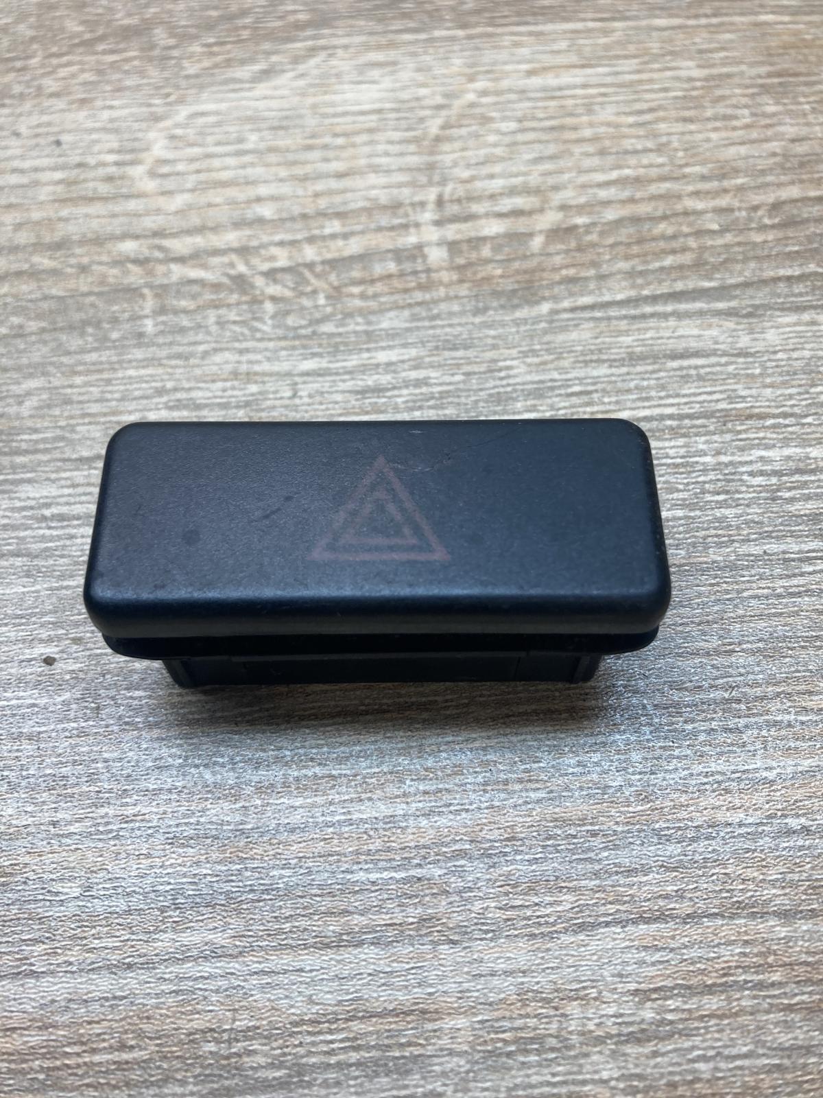 1374220   Hazard light switch BMW 5 E34