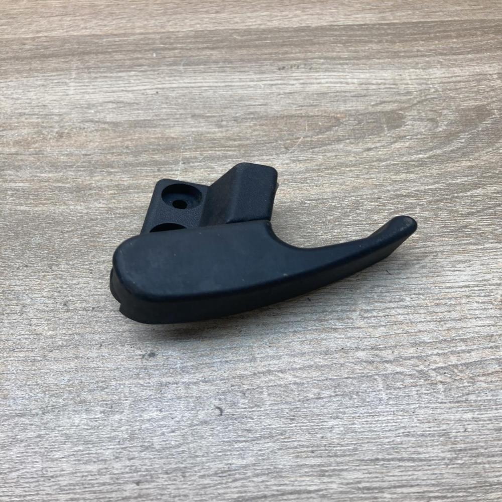 1H1823533   Engine bonnet (hood) release handle Volkswagen Golf III