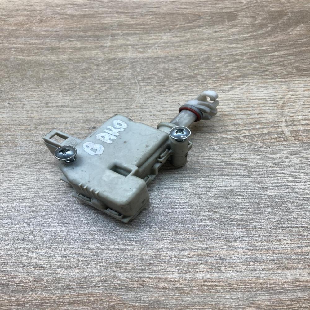 3B0810773B 3B0959782  Fuel tank cap lock motor Volkswagen PASSAT B5