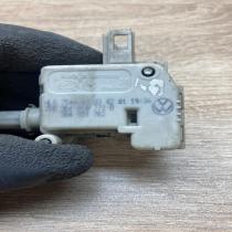 3B0810773B 3B0959782  Fuel tank cap lock motor Volkswagen PASSAT B5