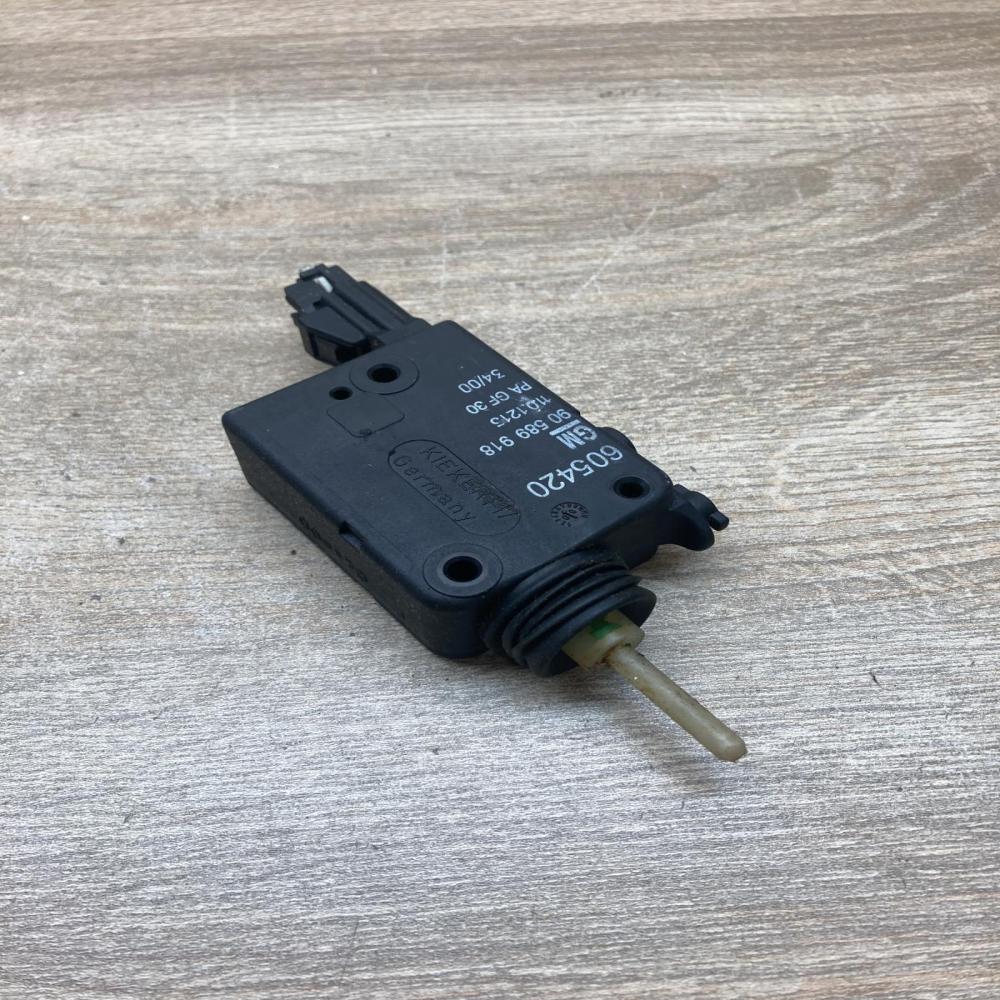 90589918 605420  Fuel tank cap lock motor Opel Astra G