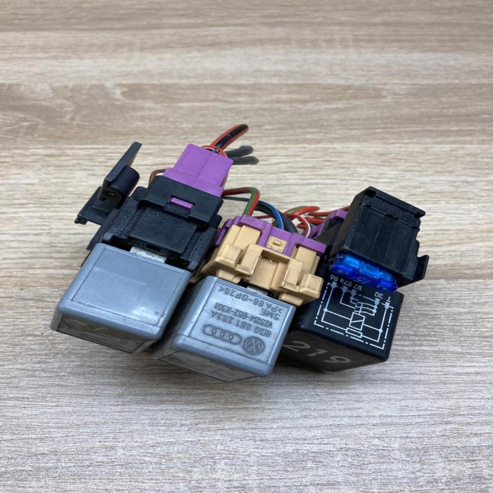 8D0937503C 8A0937530  Other relay Audi A4 S4 B5 8D