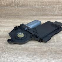 7L0959792A 7L0959702N  Front door window regulator motor Volkswagen Touareg I