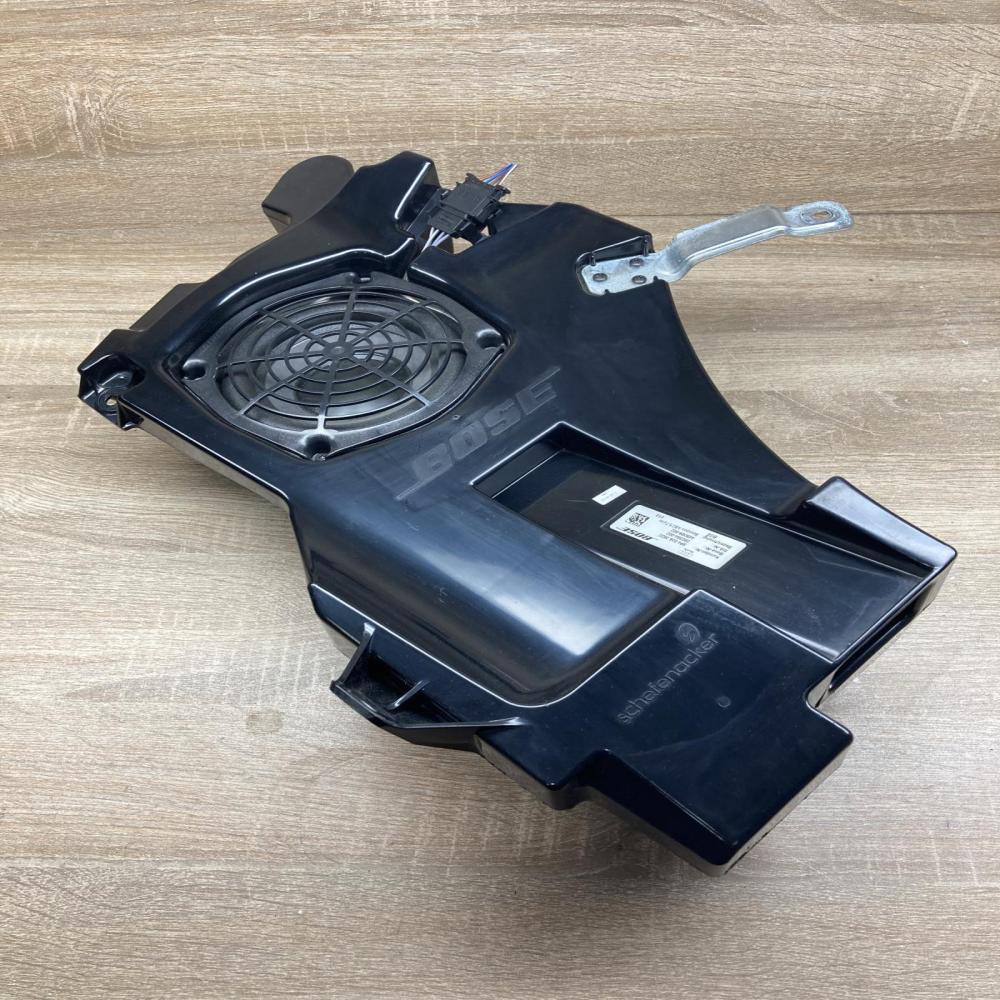 8P4035382C   Subwoofer speaker Audi A3 S3 A3 Sportback 8P