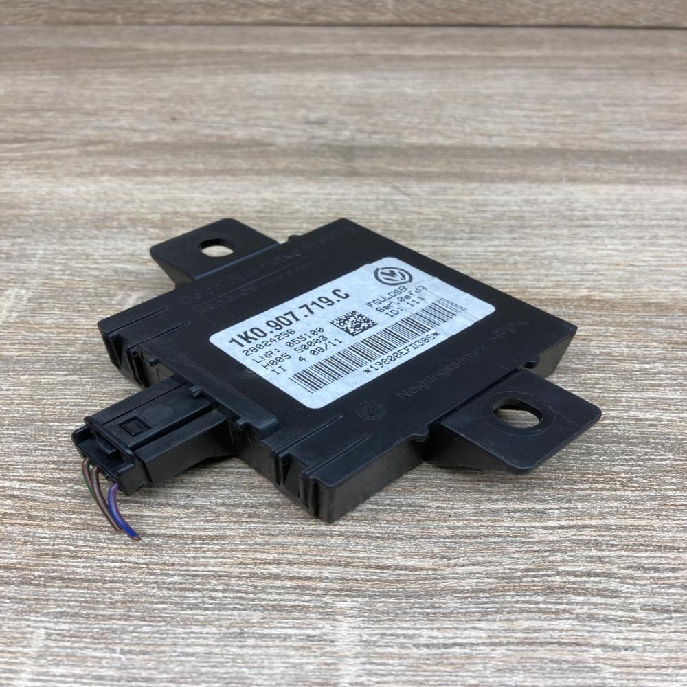 1K0907719C 28024256  Alarm control unit/module Volkswagen PASSAT B7