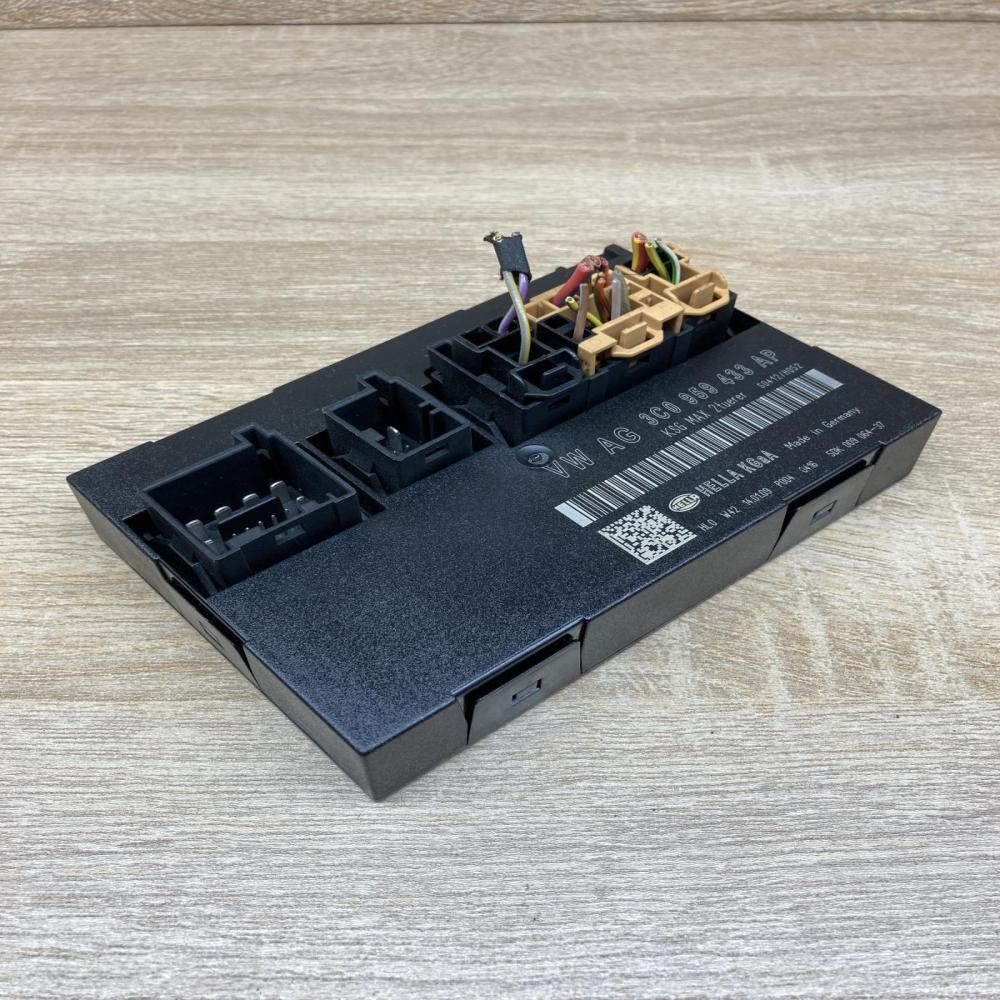 5DK009064 37   Comfort/convenience module Volkswagen PASSAT B6
