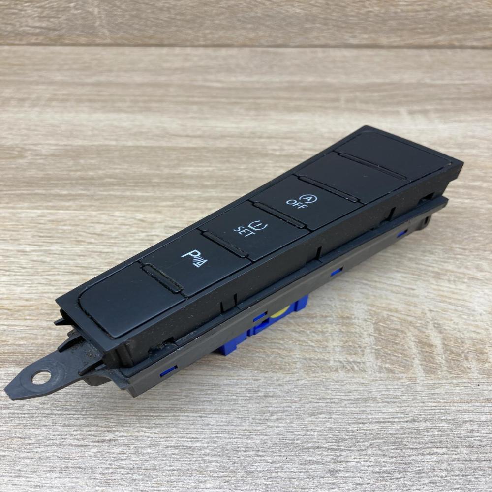 3AC927137R   Parking (PDC) sensor switch Volkswagen PASSAT B7