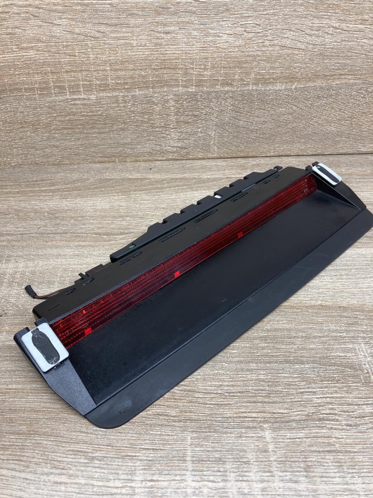 3C8945087B   Third/center stoplight Volkswagen PASSAT CC