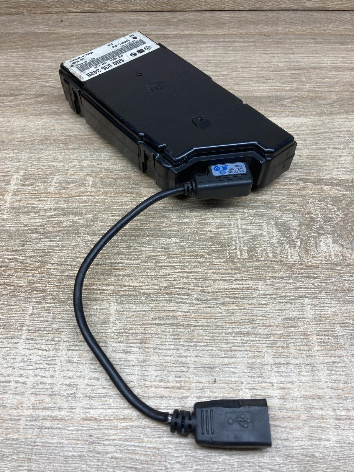 5N0035342B   USB control unit Volkswagen Golf VI