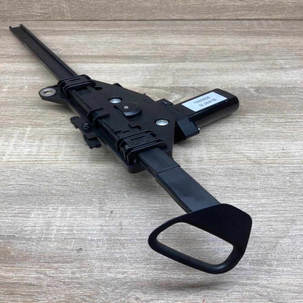 A2078600282 A2078600457  Seat belt adjustment motor Mercedes-Benz E C207 W207