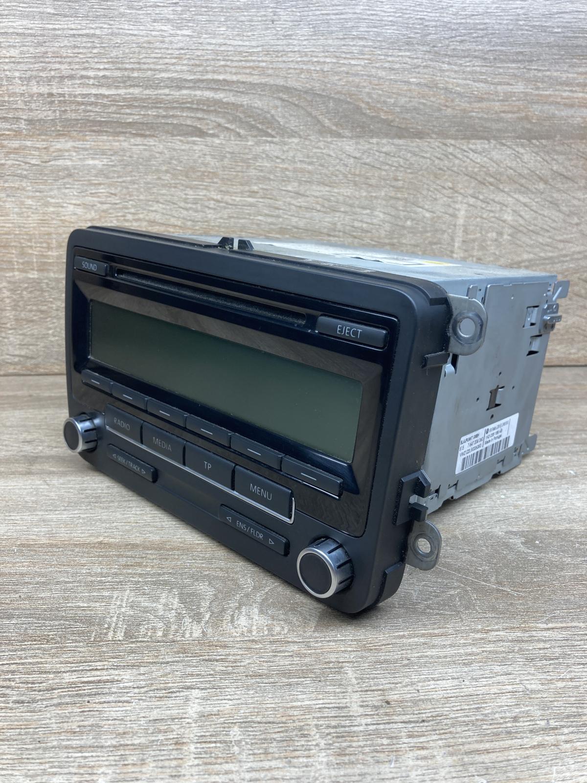 1K0035186AB 1K0035186AB  Radio/CD/DVD/GPS head unit Volkswagen PASSAT B7