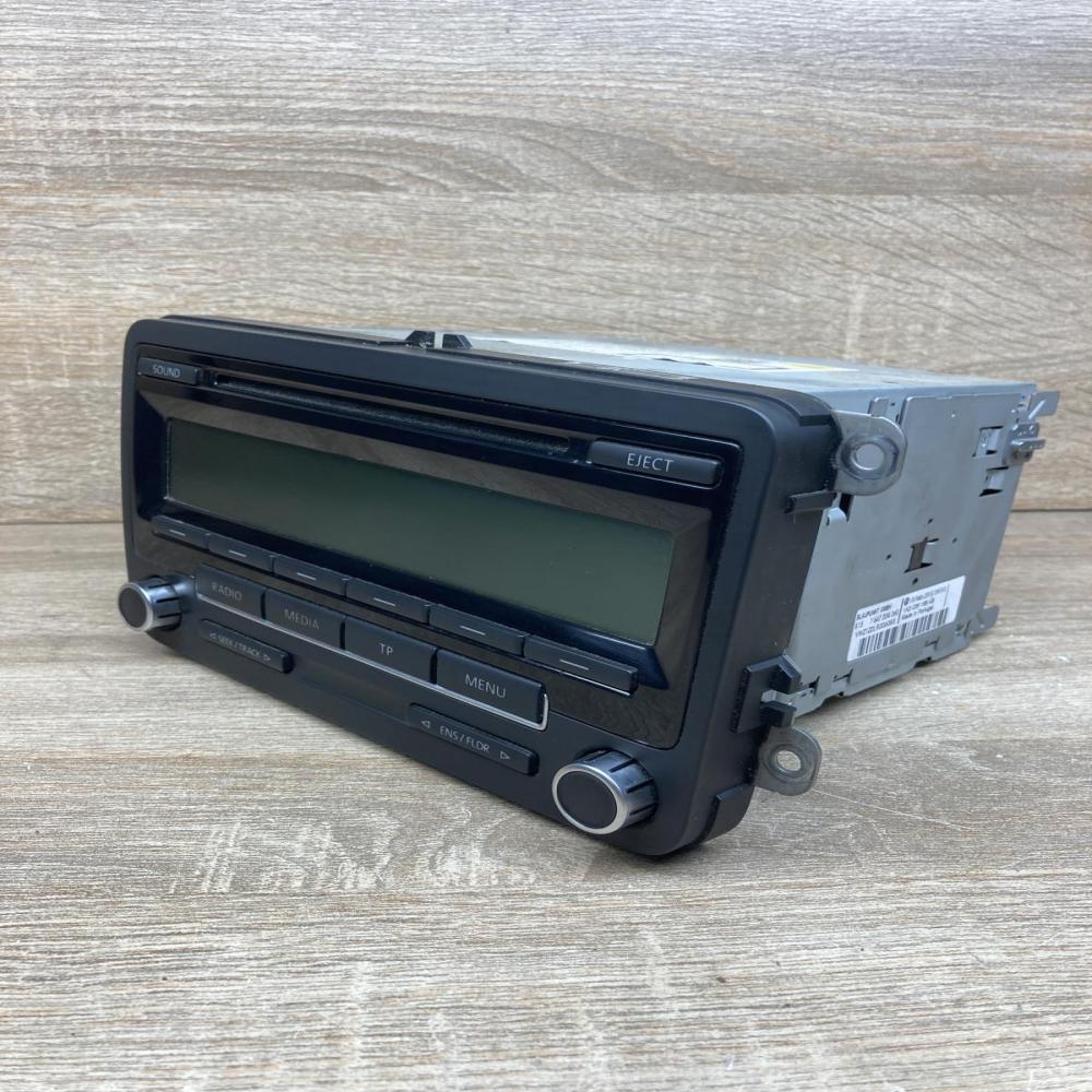 1K0035186AB 1K0035186AB  Radio/CD/DVD/GPS head unit Volkswagen PASSAT B7