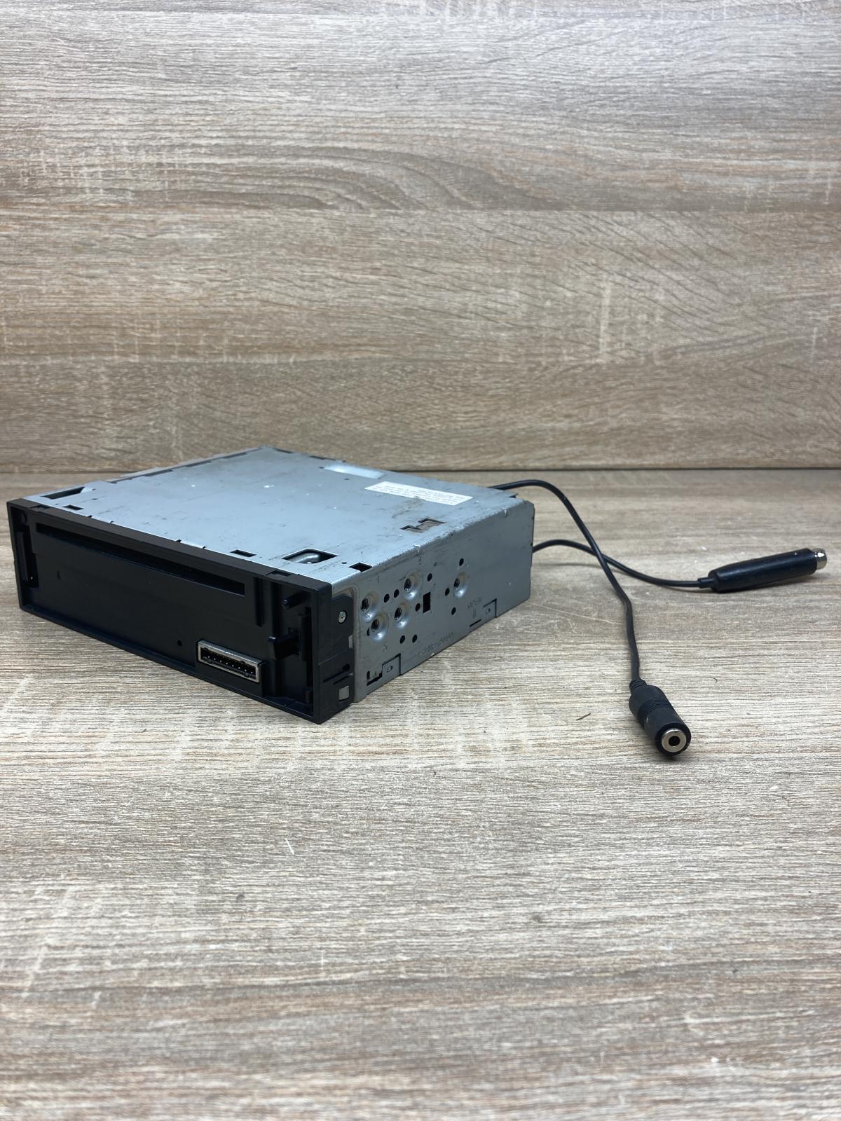 154X0157 LV37331 001A  Radio/CD/DVD/GPS head unit Nissan Navara