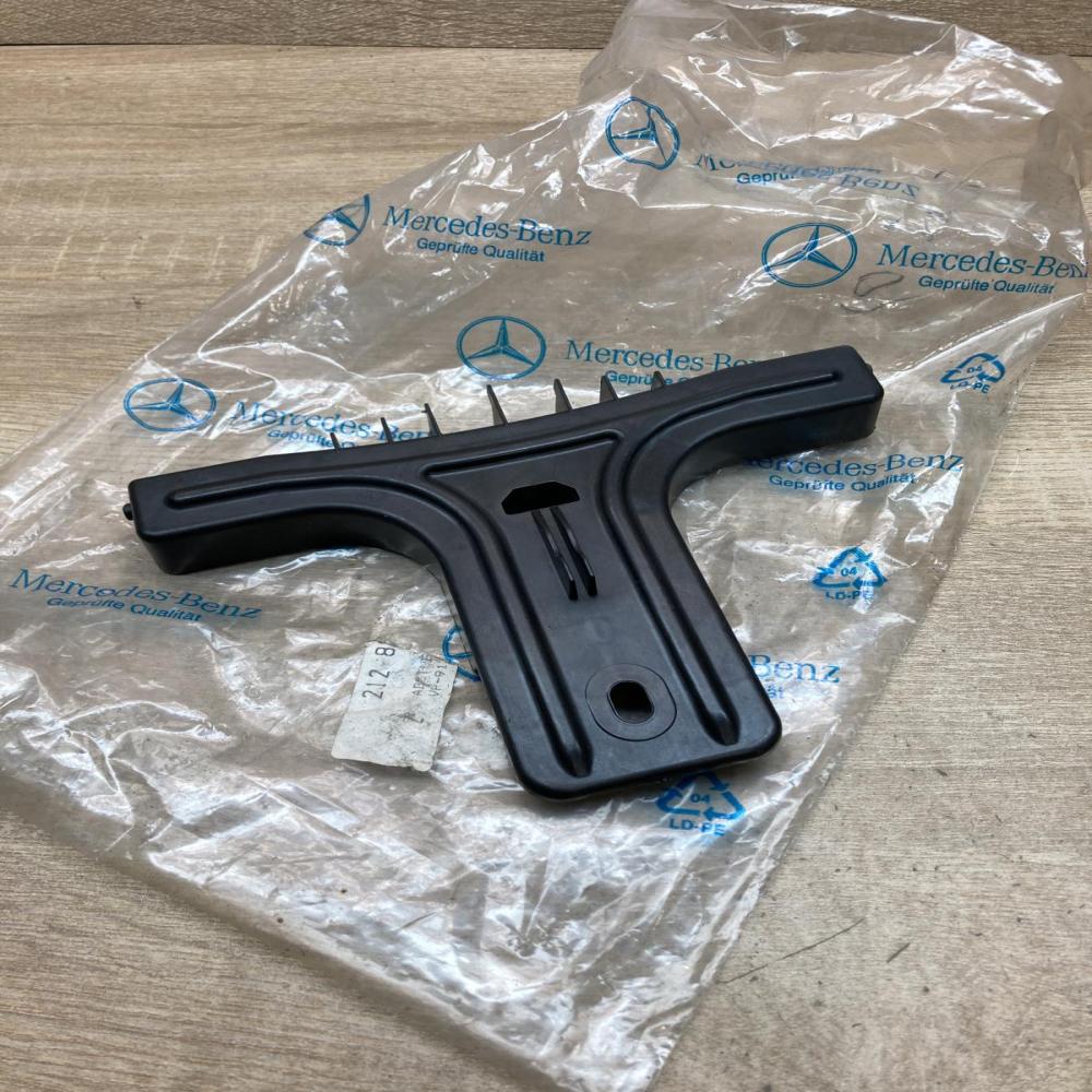 A2128850136   Front bumper mounting bracket Mercedes-Benz E W212