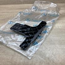 A2128850136   Front bumper mounting bracket Mercedes-Benz E W212