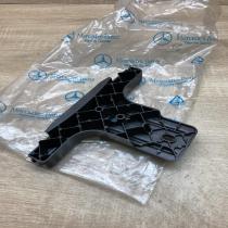 A2128850136   Front bumper mounting bracket Mercedes-Benz E W212