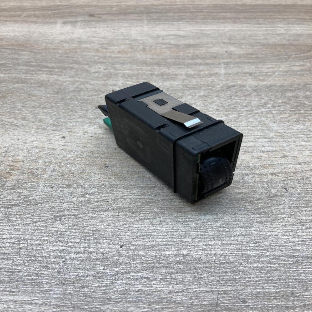 3B0963563A   Windscreen/window heater switch Volkswagen PASSAT B5