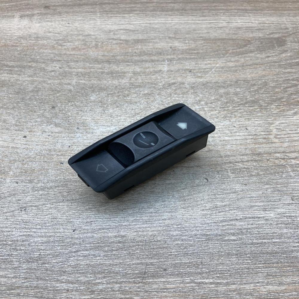 1378862   Sunroof switch BMW 5 E34